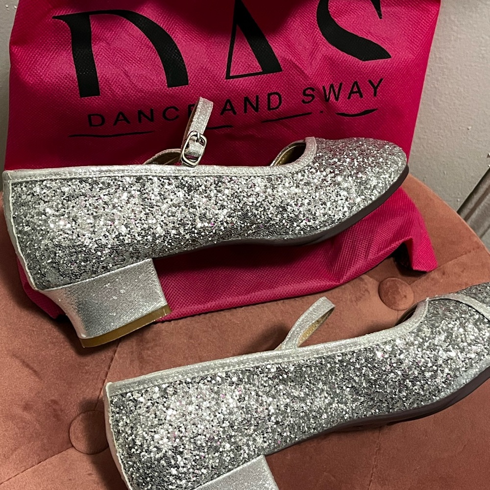 Sparkly silver dance shoes - Picture 5 of 6